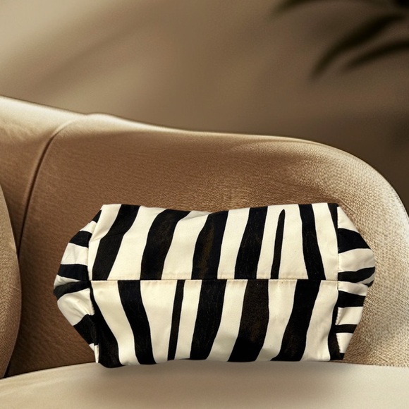 NWT Dooney & Burk Nylon Black and Cream Zebra Tote Purse.. - Picture 5 of 6